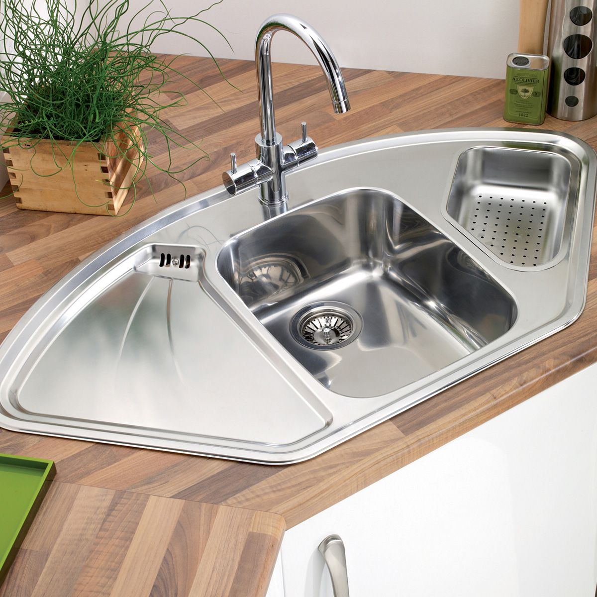 Astracast LAUSANNE Deluxe 1.5 Bowl Corner Kitchen Sink