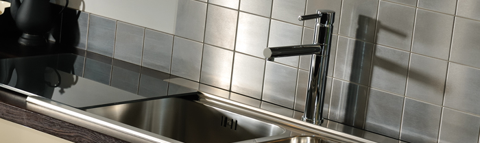 Single lever kitchen taps in chrome