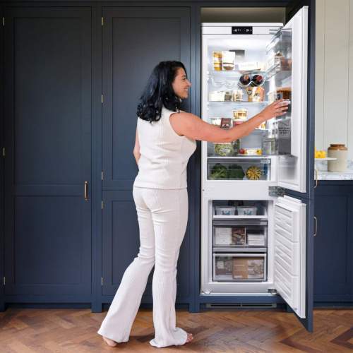Caple Ri7321 70/30 Frost Free In-Column Fridge Freezer